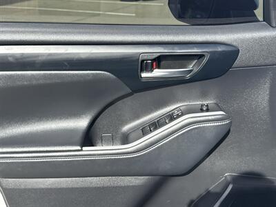 2023 Toyota Highlander L   - Photo 11 - Dallas, TX 75252