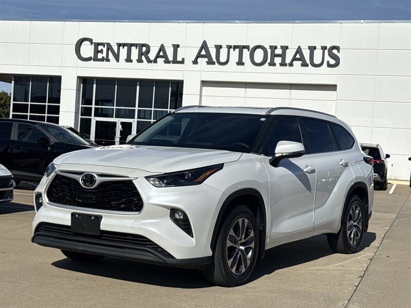 2023 Toyota Highlander L  