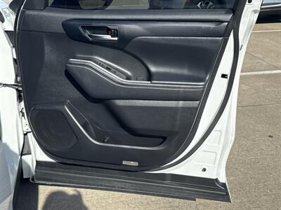 2023 Toyota Highlander L   - Photo 14 - Dallas, TX 75252