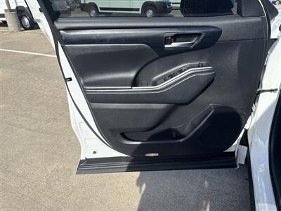 2023 Toyota Highlander L   - Photo 10 - Dallas, TX 75252