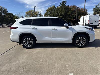 2023 Toyota Highlander L   - Photo 8 - Dallas, TX 75252