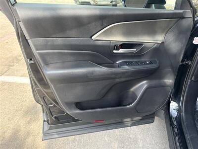 2025 Toyota Grand Highlander LE   - Photo 12 - Dallas, TX 75252