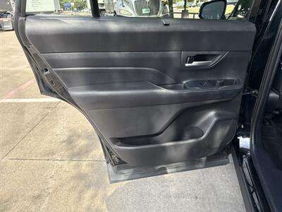 2025 Toyota Grand Highlander LE   - Photo 17 - Dallas, TX 75252