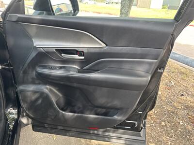 2025 Toyota Grand Highlander LE   - Photo 25 - Dallas, TX 75252
