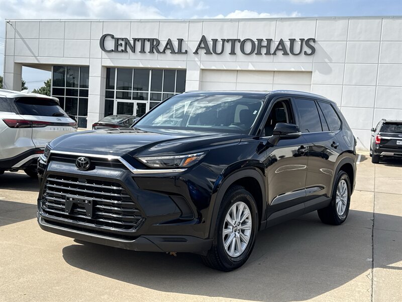 2025 Toyota Grand Highlander LE   - Photo 1 - Dallas, TX 75252