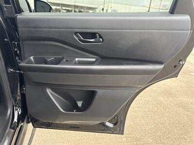 2024 Nissan Pathfinder SV   - Photo 10 - Dallas, TX 75252