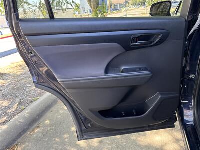 2023 Toyota Highlander L   - Photo 11 - Dallas, TX 75252