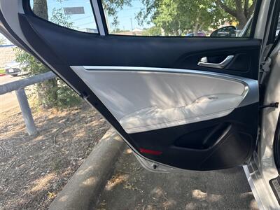2025 Genesis G70 2.5T Standard   - Photo 12 - Dallas, TX 75252