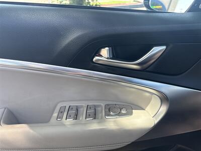 2025 Genesis G70 2.5T Standard   - Photo 11 - Dallas, TX 75252