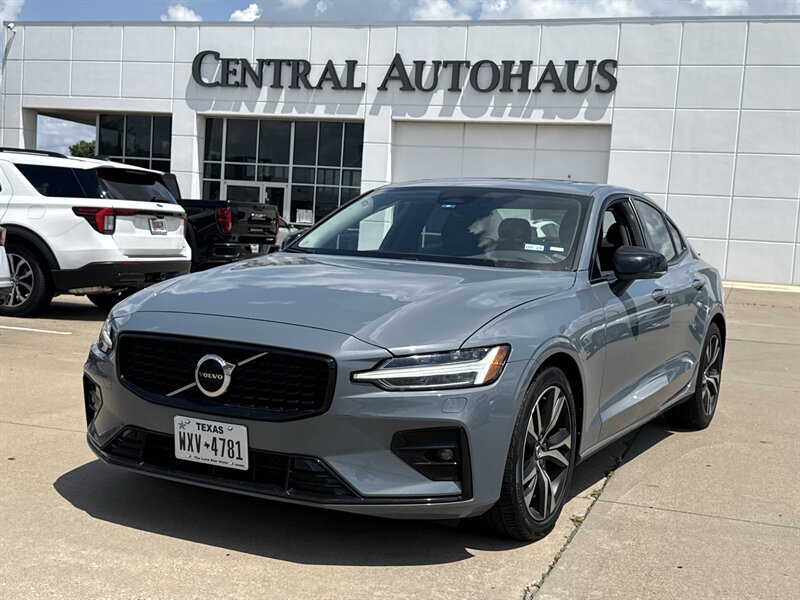 2024 Volvo S60 B5 Core Dark Theme  