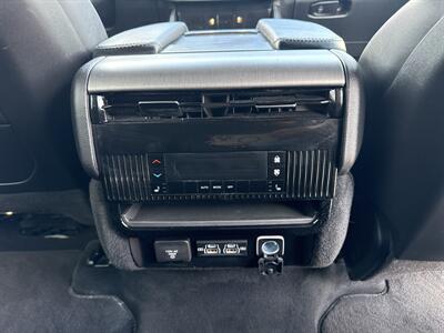 2025 Jeep Wagoneer L Series II   - Photo 34 - Dallas, TX 75252