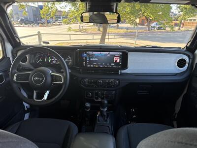 2024 Jeep Wrangler Sahara 4xe - Photo 22 - Dallas, TX 75252