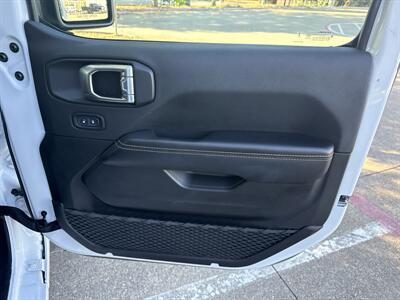 2024 Jeep Wrangler Sahara 4xe - Photo 14 - Dallas, TX 75252