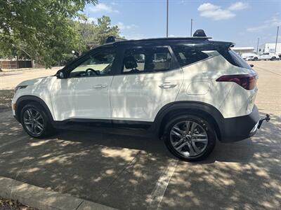 2023 Kia Seltos S   - Photo 6 - Dallas, TX 75252
