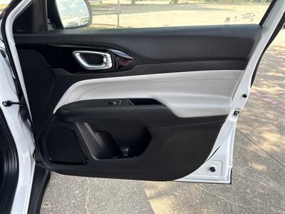 2024 Jeep Compass Limited   - Photo 13 - Dallas, TX 75252