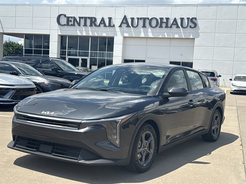 2025 Kia K4 LX  