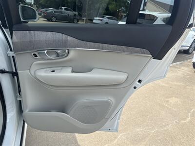 2023 Volvo XC90 B5 Plus Bright Theme   - Photo 14 - Dallas, TX 75252