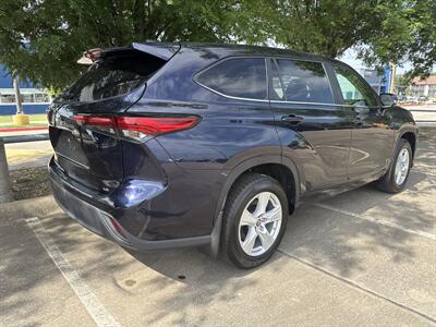 2023 Toyota Highlander LE   - Photo 7 - Dallas, TX 75252