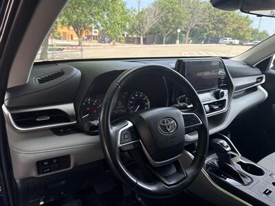 2023 Toyota Highlander LE   - Photo 20 - Dallas, TX 75252
