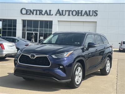 2023 Toyota Highlander LE   - Photo 1 - Dallas, TX 75252