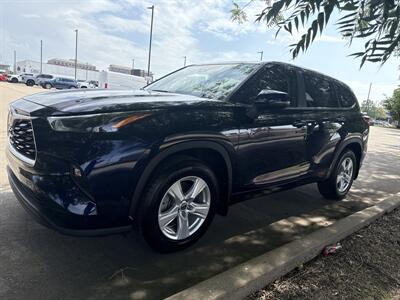 2023 Toyota Highlander LE   - Photo 4 - Dallas, TX 75252