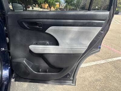 2023 Toyota Highlander LE   - Photo 12 - Dallas, TX 75252