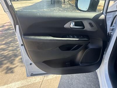 2026 Chrysler Pacifica Select - Photo 11 - Dallas, TX 75252