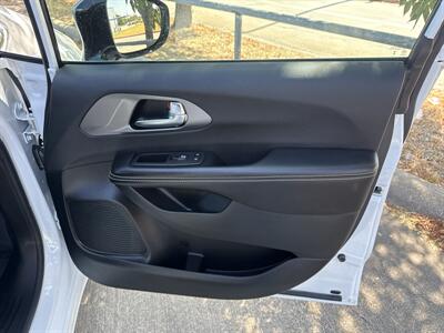 2026 Chrysler Pacifica Select - Photo 16 - Dallas, TX 75252