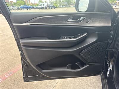 2024 Jeep Grand Cherokee L Limited   - Photo 10 - Dallas, TX 75252