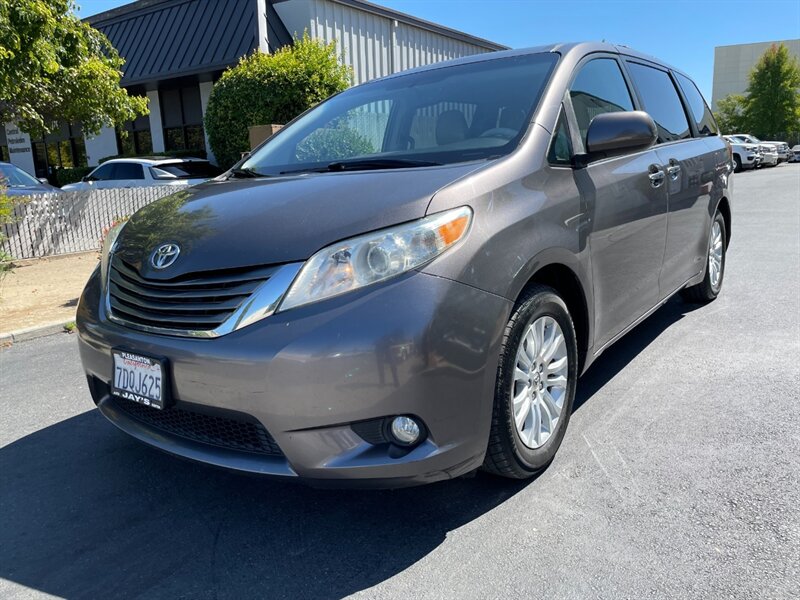 2014 Toyota Sienna XLE 8-Passenger  
