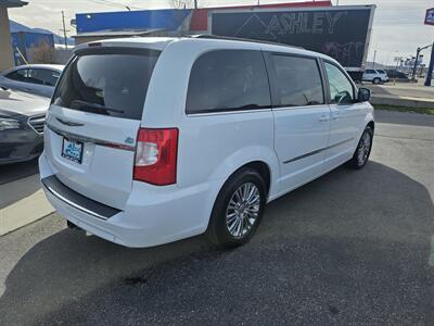 2014 Chrysler Town and Country Touring-L   - Photo 3 - Ogden, UT 84401