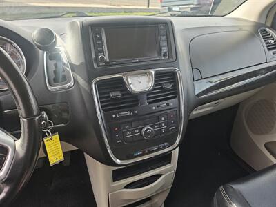 2014 Chrysler Town and Country Touring-L   - Photo 14 - Ogden, UT 84401