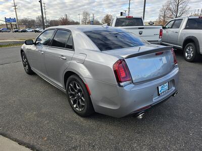 2018 Chrysler 300 S   - Photo 5 - Ogden, UT 84401