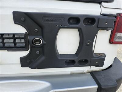 2013 Jeep Wrangler Unlimited Sahara - Photo 8 - Ogden, UT 84401
