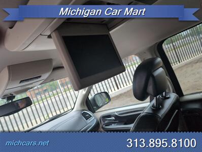 2015 Chrysler Town & Country Touring-L   - Photo 9 - Detroit, MI 48208