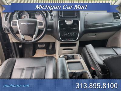 2015 Chrysler Town & Country Touring-L   - Photo 11 - Detroit, MI 48208