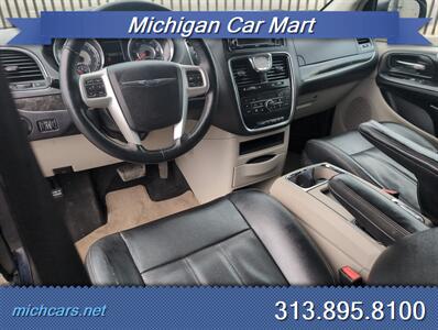 2015 Chrysler Town & Country Touring-L   - Photo 10 - Detroit, MI 48208