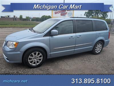 2016 Chrysler Town & Country Touring   - Photo 2 - Detroit, MI 48208