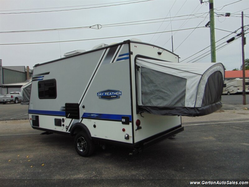 2019 Jayco Jay Feather X17Z - Photo 5 - Mount Vernon, IN 47620