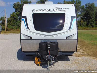 2022 COACHMEN FREEDOM EXPRESS Ultra Lite 246RKS   - Photo 2 - Mount Vernon, IN 47620