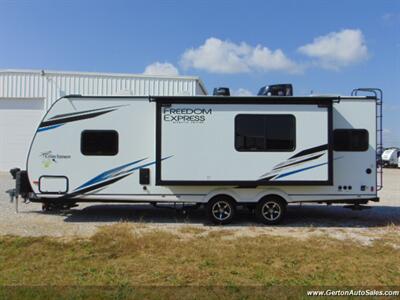 2022 COACHMEN FREEDOM EXPRESS Ultra Lite 246RKS   - Photo 4 - Mount Vernon, IN 47620