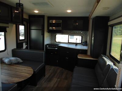 2022 COACHMEN FREEDOM EXPRESS Ultra Lite 246RKS   - Photo 9 - Mount Vernon, IN 47620