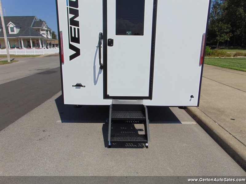 2027 Encore RV Venu 17TB Power Up Package - Photo 5 - Mount Vernon, IN 47620
