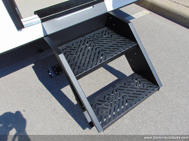 2027 Encore RV Venu 17TB Power Up Package - Photo 15 - Mount Vernon, IN 47620