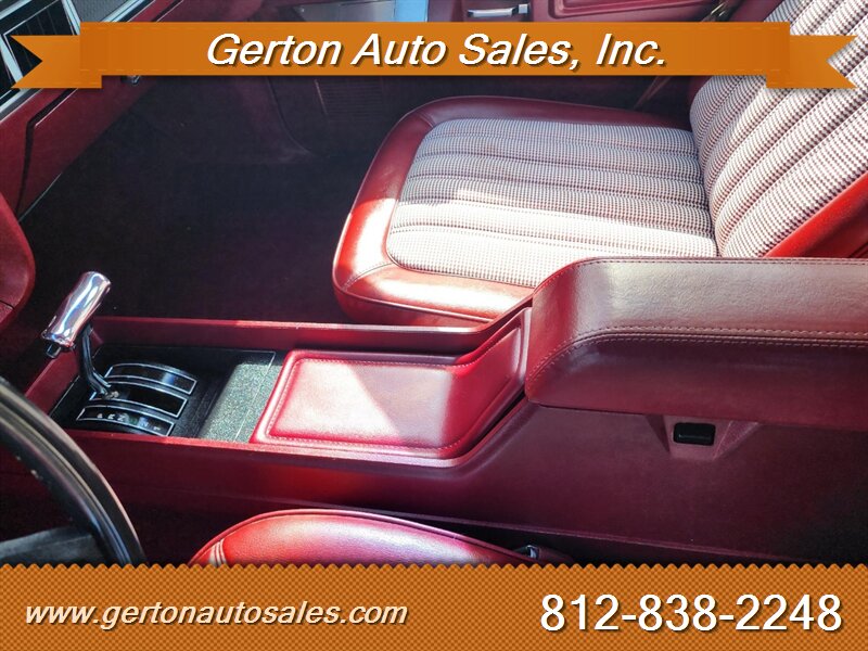 1977 Ford Thunderbird 18