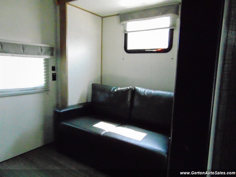 2023 Forest River Sabre Cobalt 350BH - Photo 20 - Mount Vernon, IN 47620