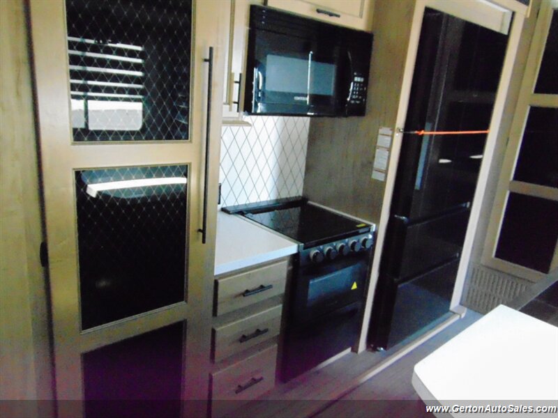 2023 Forest River Sabre Cobalt 350BH - Photo 17 - Mount Vernon, IN 47620