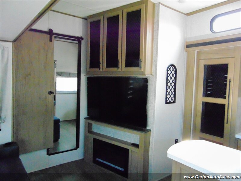 2023 Forest River Sabre Cobalt 350BH - Photo 16 - Mount Vernon, IN 47620
