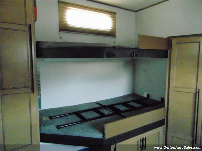 2023 Forest River Sabre Cobalt 350BH - Photo 24 - Mount Vernon, IN 47620
