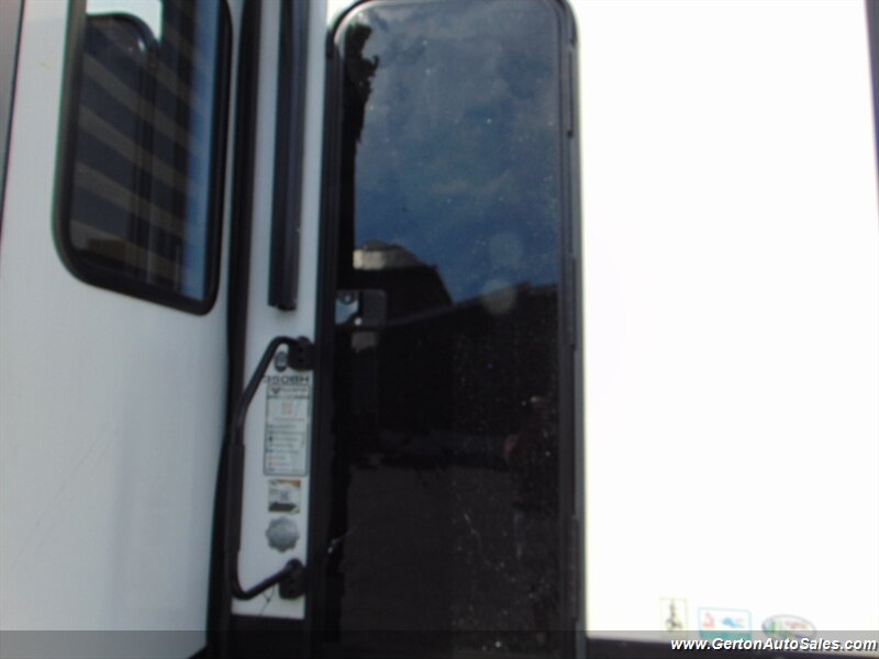 2023 Forest River Sabre Cobalt 350BH - Photo 8 - Mount Vernon, IN 47620